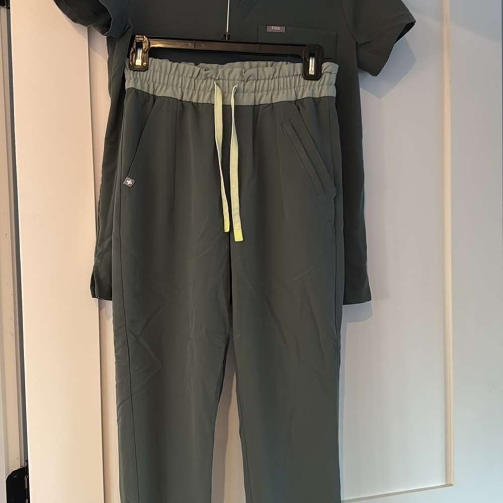 Figs XS caterina top and high wasted zambora bottoms